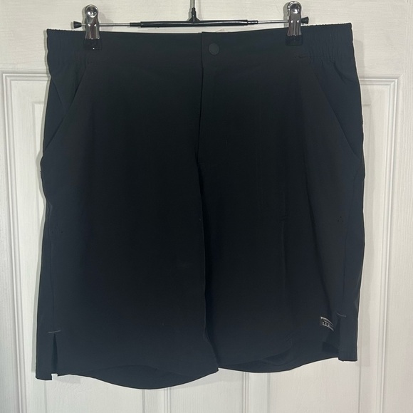 LL Bean Women’s Size 8 Stretch Shorts Black UPF 50+ Outdoor Athletic - Picture 1 of 12